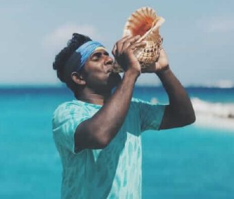 A conch blower at Fushifaru Maldives